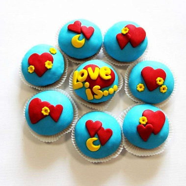 Капкейки "Love is..." купить - eгорьевск.сладкоежкин.рф
